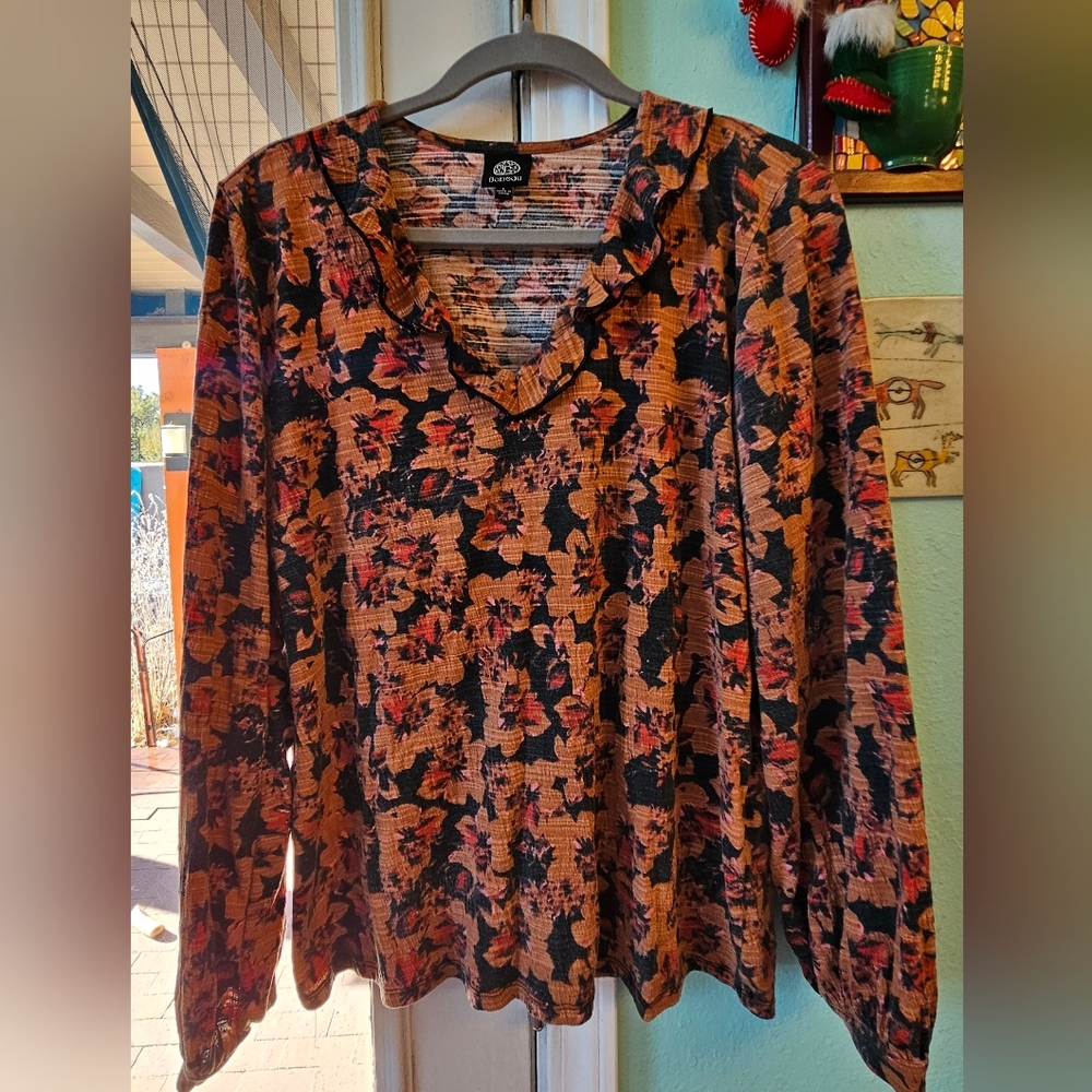 Bobeau Floral Blouse With Delicate Ruffled Collar